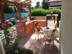 Betty Apartman, Balatonfüzfö